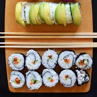 Sushi board with freshly rolled sushi made without a mat